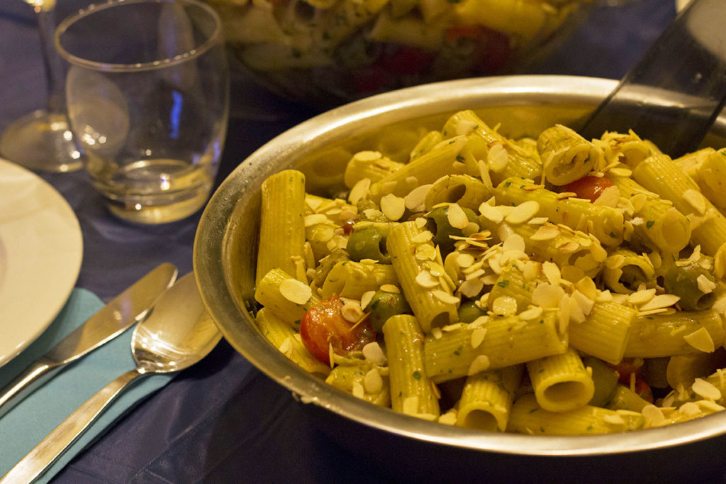 Pasta con mandorle, pomodorini e olive Chef@Home - Cuoco a domicilio a Roma