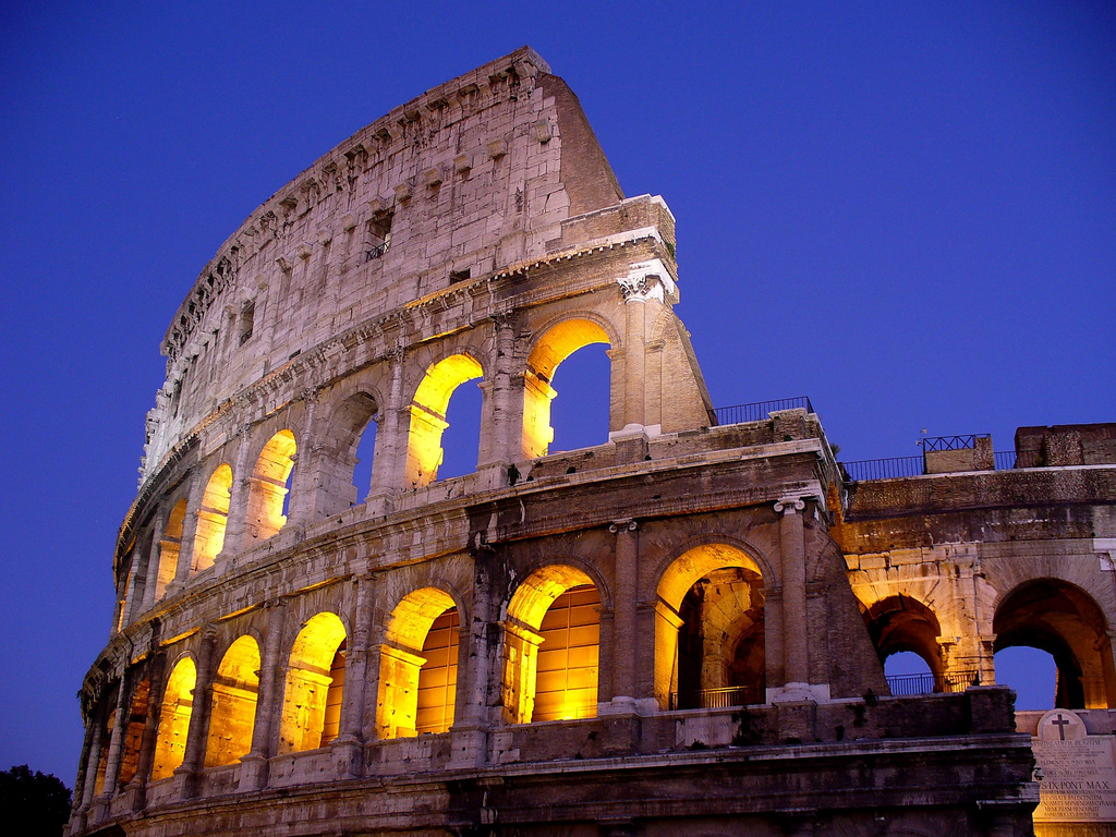 El Coliseo de noche