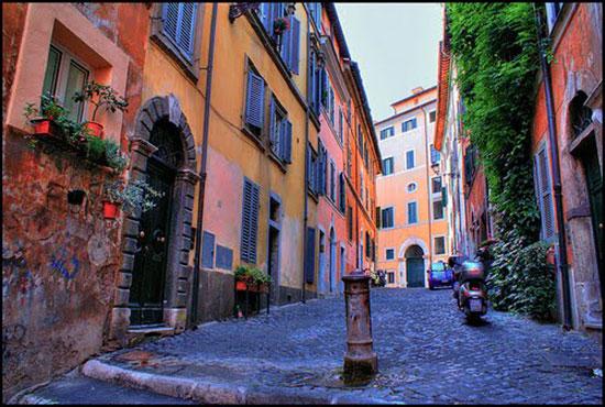 The picturesque alleys in Monti