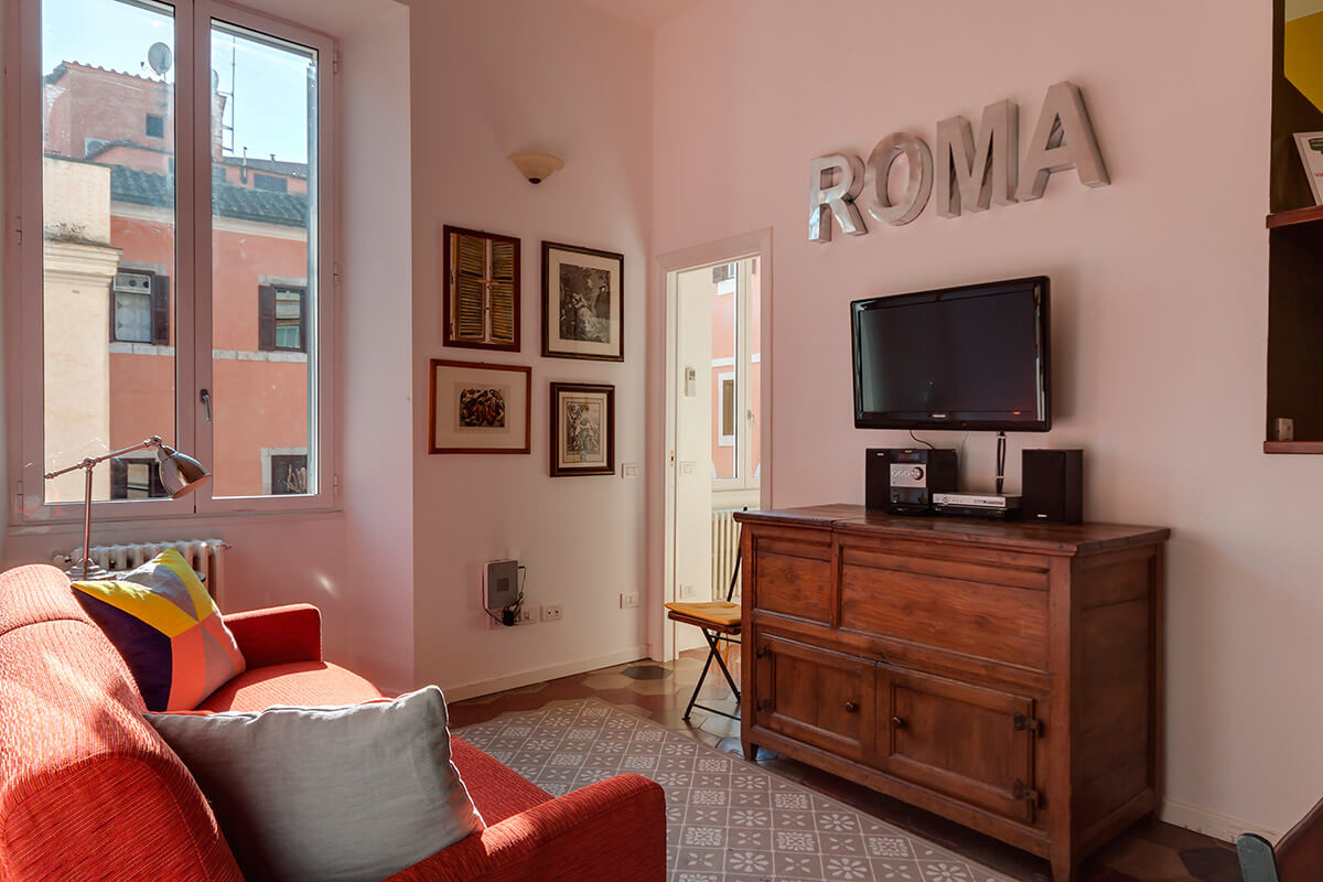 Monti makes a great central point for renting an apartment in the center of Rome [pictured AP34 Monti apartment by ROMAC]