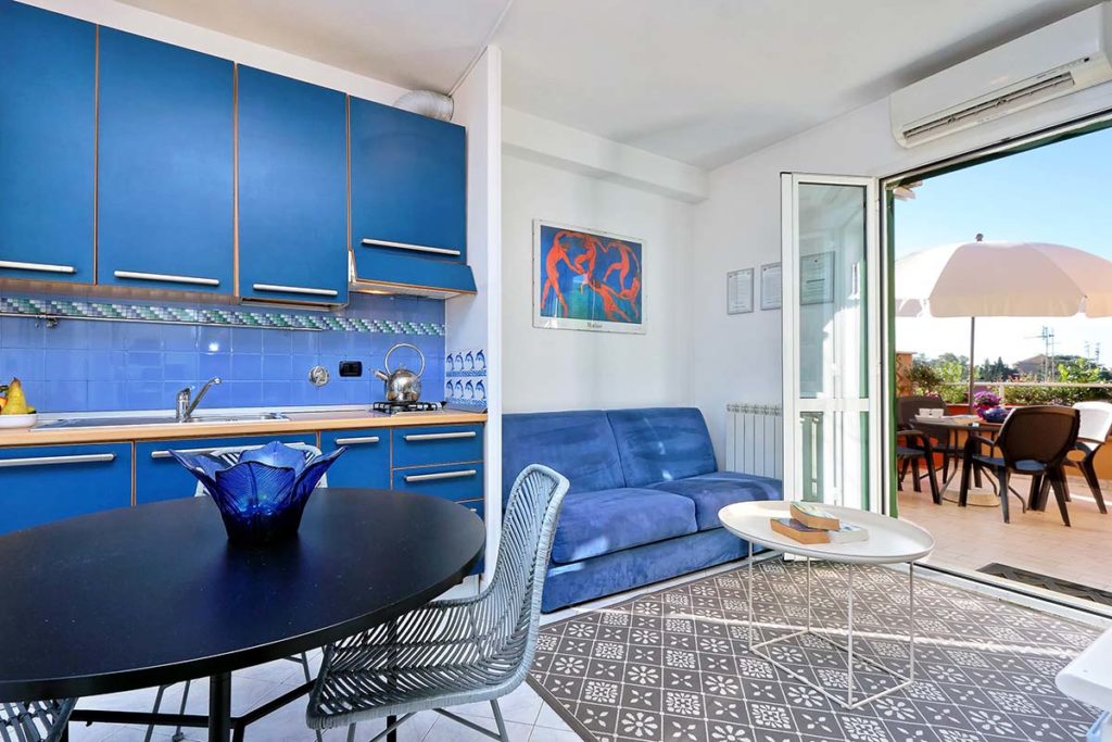 AP04 Celimontana apartment is located on the 7th floor of a historic palazzo just minutes from the Colosseum in the vibrant Celio neighborhood. The apartment features windows with sweeping views of the rooftops of Rome and the serene Villa Celimontana. 